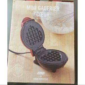 Mini heart waffle maker